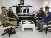 KOCATEPE ANADOLU LİSESİ ÖĞRENCİLERİ BAŞKAN KUMARTAŞLI VE KIBRIS GAZİSİ TAHSİN KO