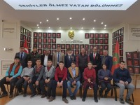 ÖZERLER ÖZEL EĞİTİM OKULU ÖĞRENCİLERİ BAŞKAN KUMARTAŞLI VE KIBRIS GAZİSİ TAHSİN 