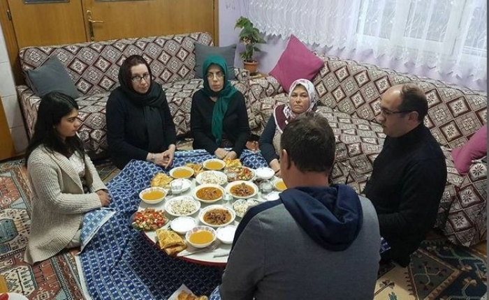 SANDIKLI BELEDİYE BAŞKANI ÇÖL, ŞEHİT AİLESİNE İFTAR KONUĞU OLDU                  