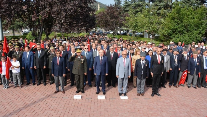 19 EYLÜL GAZİLER GÜNÜ ETKİNLİKLERİ KOCATEPE PARKINDA ÇELENK TÖRENİ İLE DEVAM ETTİ.                  