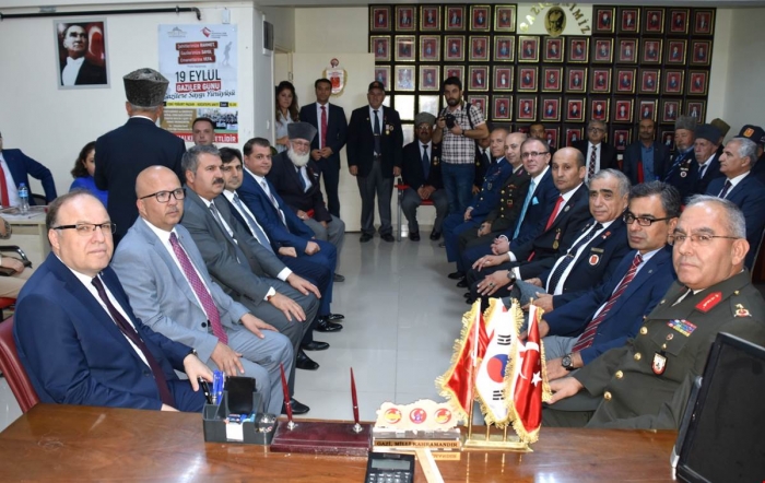 19 EYLÜL GAZİLER GÜNÜ MUHARİP GAZİLER DERNEĞİ AFYONKARAHİSAR TEMSİLCİLİĞİNİ ZİYARET İLE DEVAM ETTİ.                  