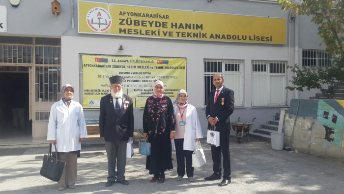 BAŞKAN KUMARTAŞLI VE GAZİ TAHSİN KOÇ ZÜBEYDE HANIM MESLEK LİSESİ  ÖĞRENCİLERİ İLE BULUŞTU                  