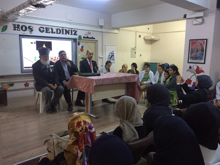 BAŞKAN KUMARTAŞLI VE GAZİ KOÇ KIZ MESLEK LİSİESİNDE ÖĞRENCİLER İLE BULUŞTU                  