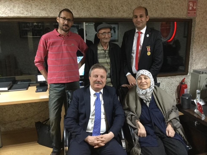 DR.KOÇAK BAŞKAN KUMARTAŞLININ AİLESİNİ ZİYARET ETTİ.                  