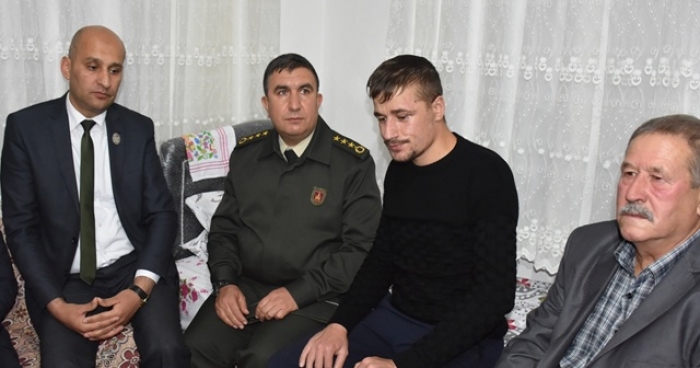 GAZİMİZ ÇETİNKAYA İHSANİYEDEKİ BABA EVİNE DÖNDÜ.                   