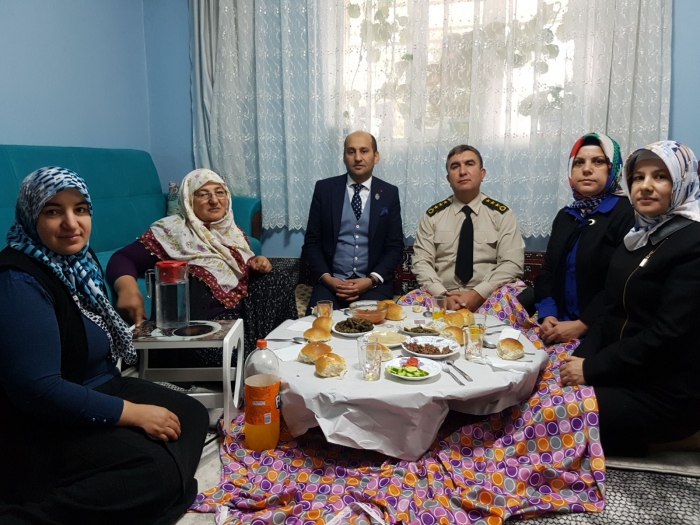 BAŞKAN KUMARTAŞLI VE ALB.SAĞDIÇ’TAN BOLVADİNLİ ŞEHİT AİLEMİZE ZİYERET                  