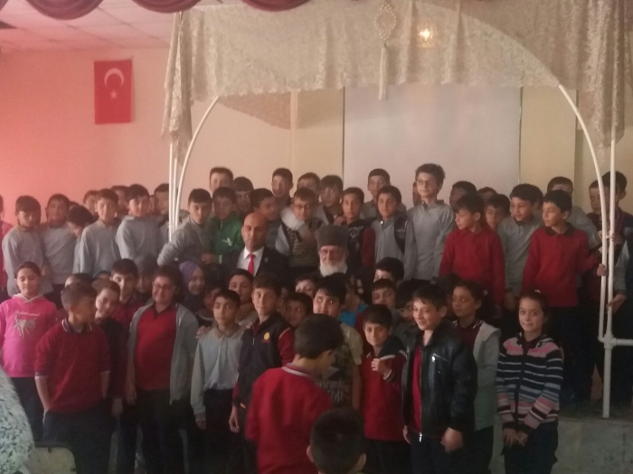 BAŞKAN KUMARTAŞLI VE KIBRIS GAZİSİ TAHSİN KOÇ TINAZTEPE AHMET MESUT YILMAZ ORTAOKULU  ÖĞRENCİLERİ İLE BULUŞTU                  