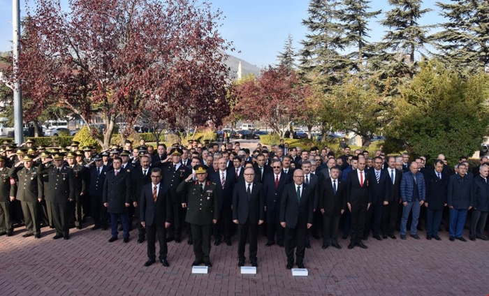 ULU ÖNDER MUSTAFA KEMAL ATATÜRK SAYGIYLA ANILDI.                  
