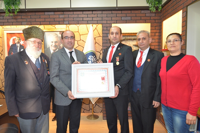 BAŞKAN KUMARTAŞLI’DAN SANDIKLI BELEDİYE BAŞKANI ÇÖL'E ZİYARET                  