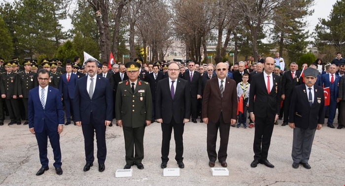 ÇANAKKALE ZAFERİ'NİN 103. YILDÖNÜMÜ VE 18 MART ŞEHİTLER GÜNÜNDE AZİZ ŞEHİTLERİMİZ ŞEHİTLİKLERDE TÖRENLERLE ANILDI.                  