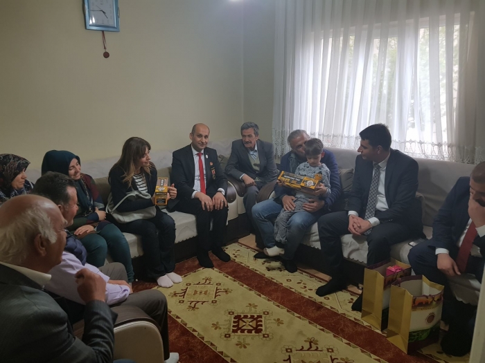 BORDO BERELİ KOMUTAN METE YARAR’DAN ŞEHİT AİLEMİZE ZİYARET                  