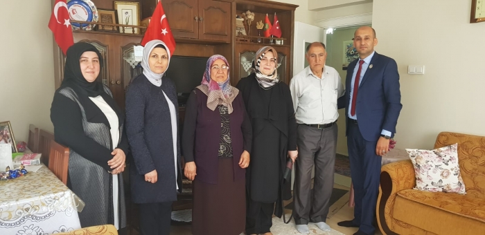 AFYONKARAHİSAR AK PARTİ KADIN KOLLARINDAN ŞEHİT ANNESİ HANIM ÇİFCİ'YE ZİYARET                  