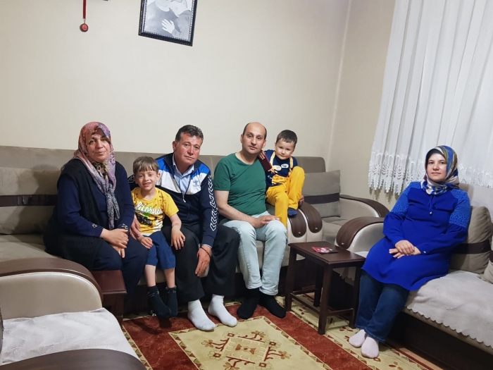 KUMARTAŞLI AİLESİNDEN ŞEHİT AİLESİNE ZİYARET                  
