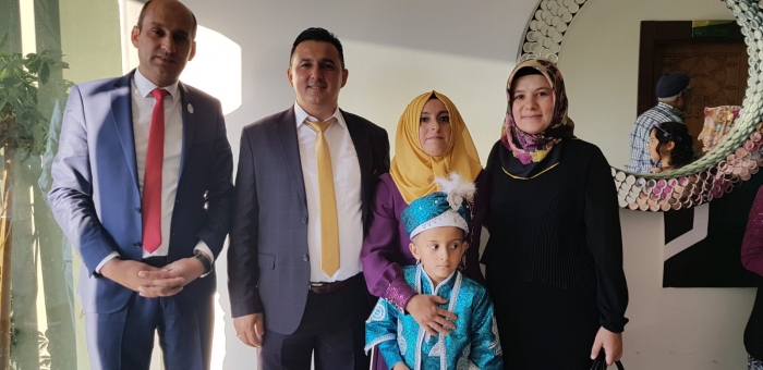 BAŞKAN KUMARTAŞLI ŞEHİT TORUNUNUN SÜNNET TÖRENİNE KATILDI                  