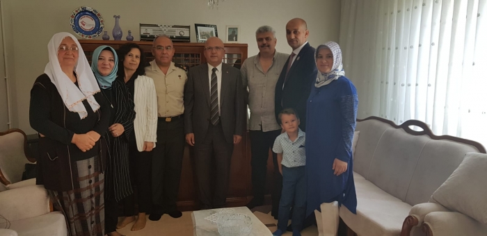 GARNİZON KOMUTANIMIZ VE BELEDİYE BAŞKANIMIZDAN ŞEHİT P.ER YURDAL SAYIN’IN AİLESİNE BAYRAM ZİYARETİ                  