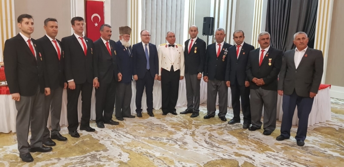 VALİ TUTULMAZ VE EŞİ FATMA TUTULMAZ TARAFINDAN 30 AĞUSTOS ZAFER BAYRAMI RESEPSİYONU VERİLDİ.                  