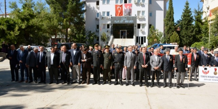 DİNAR’DA 19 EYLÜL GAZİLER GÜNÜ TÖRENLE KUTLANDI                  