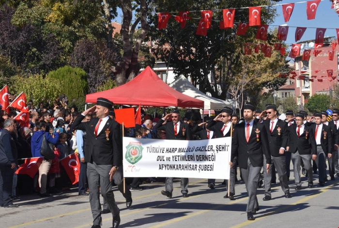29 EKİM CUMHURİYET BAYRAMI İLİMİZDE TÖREN GEÇİŞİ İLE DEVAM ETTİ                  