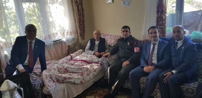 KOMUTAN VE BAŞKAN KUMARTAŞLI'DAN ŞEHİT BABAMIZA GEÇMİŞ OLSUN  ZİYARETİ                  