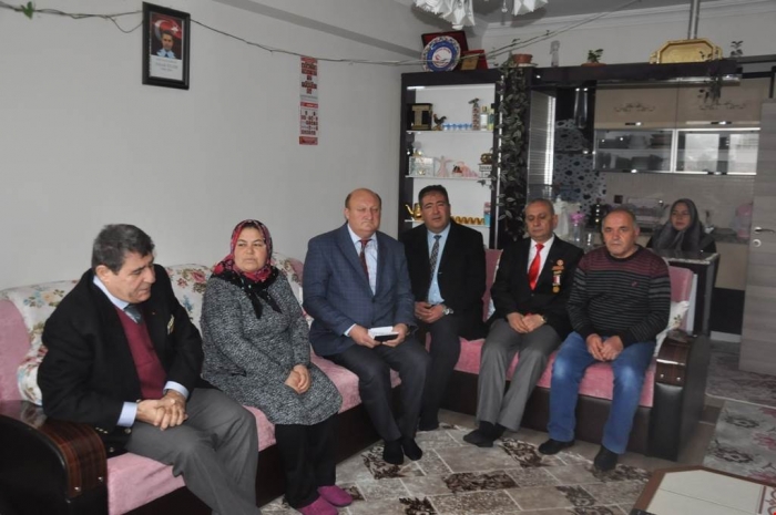 SANDIKLI KAYMAKAMI EFLATUN CAN TORTOP ŞEHİT YAŞAR ÖZLEM' İN AİLESİNE ZİYARETTE BULUNDU                  