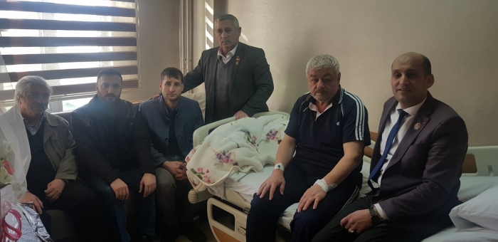 BAŞKAN KUMARTAŞLI’DAN ŞEHİT BABAMIZ MUSTAFA ÇINAR’A HASTANEDE ZİYARET                  