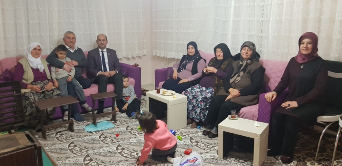 BAŞKAN KUMARTAŞLI ŞEHİT MEHMET SAĞLAM’IN AİLESİNİ ZİYARET ETTİ.                  