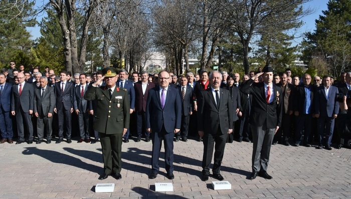 ÇANAKKALE ZAFERİ'NİN 104. YILDÖNÜMÜ VE 18 MART ŞEHİTLER GÜNÜNDE AZİZ ŞEHİTLERİMİZ TÖRENLERLE ANILDI.                  