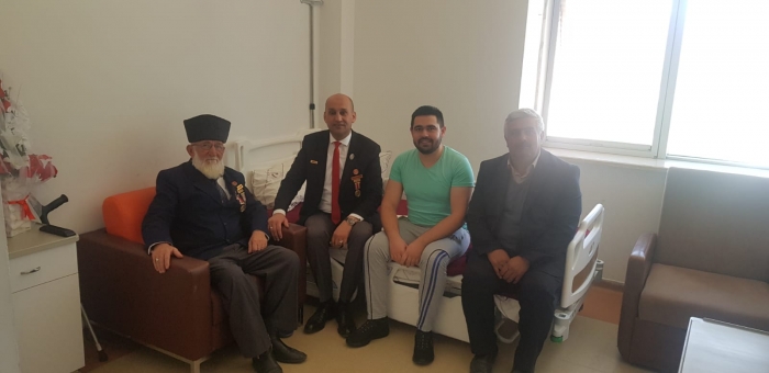 BAŞKAN KUMARTAŞLI’DAN YARALI ASKERİMİZE ZİYARET                  