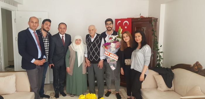 ÜNİYURT AFYONKARAHİSAR YÖNETİMİN’DEN ŞEHİT ANNEMİZE ANNELER GÜNÜ ZİYARETİ                  