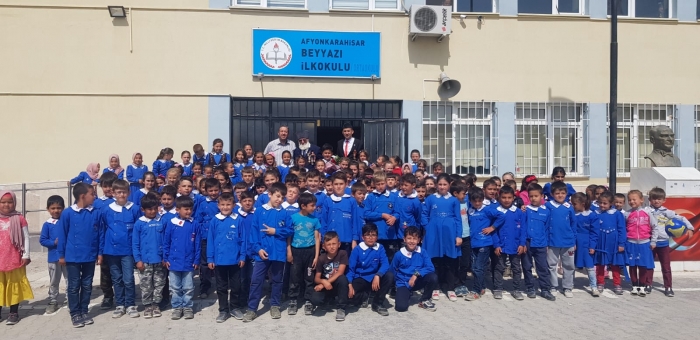 BEYYAZI İLKOKULUNDA BAŞKAN KUMARTAŞLI VE KIBRIS GAZİSİ TAHSİN KOÇ ÖĞRENCİLER İLE BULUŞTU.                  