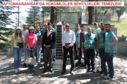 AFYONKARAHİSAR'DA HÜKÜMLÜLER ŞEHİTLİKLERİ TEMİZLEDİ