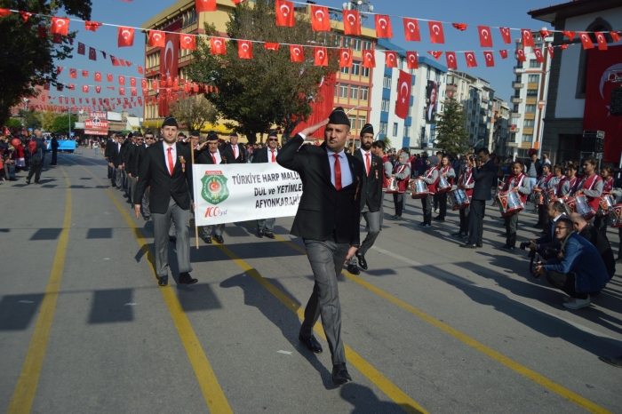 29 EKİM CUMHURİYET BAYRAMI TÖREN GEÇİŞİ İLE DEVAM ETTİ                  